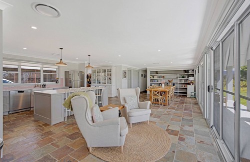 Spring Flat House | Yurali House - 5 bedroom home with beautiful views of Mt Frome.