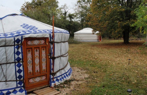 Villeneuve-sur-Yonne Cottage | Yurt yurt couple or family (price base 1 yurt 2 people)