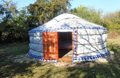 Villeneuve-sur-Yonne Cottage | Yurt yurt couple or family (price base 1 yurt 2 people)