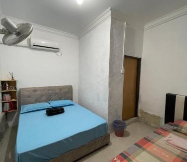Kampung Pasir Hantu Hotel | Z&Z Budget Room