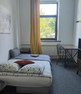 Zawiercie Hostel | Za zieloną bramą