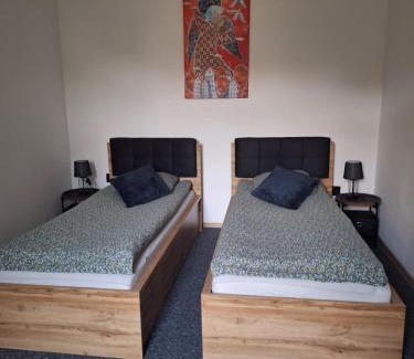 Zawiercie Hostel | Za zieloną bramą