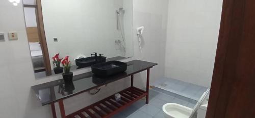 Kinazi Hotel | Zak Hotel & Lounge