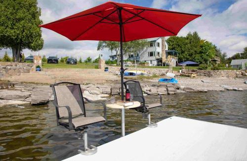 Schuyler Falls House | ZaLo Manor House Lakefront hot tub pets