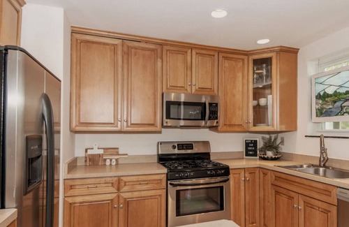Mount Lookout Condo | Zan Court Unit 1 · Mt Lookout Hideaway