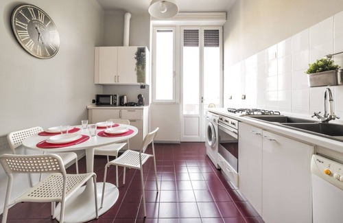 Zona Zara Apartment | Zara & Island APT! 100m from the Istria M5 stop!