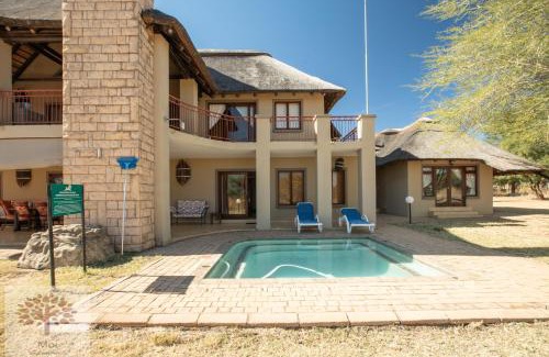 Leeupoort Villa | Zebula Golf and Wildlife Estate - Owl's Haven Pax 10 - Moi Signature Luxury villa