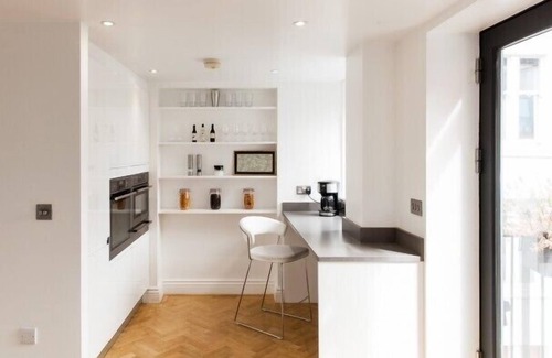Soho Apartment | ZEITGEIST PENTHOUSE*3BED/2BATH*ROOF TERRACE*AC*LIFT
