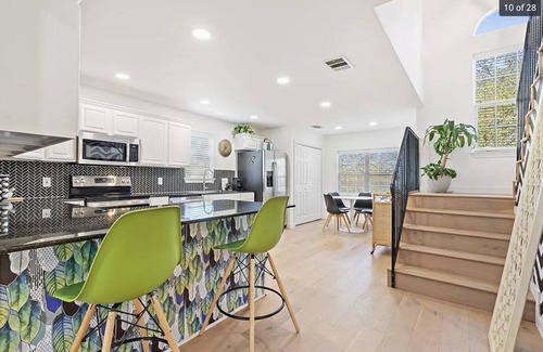Apache Shores House | Zen Austin Home with a Cozy Tree House