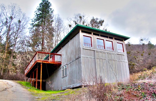 Talent Apartment | Zen Loft with gorgeous views close to Ashland and Medford