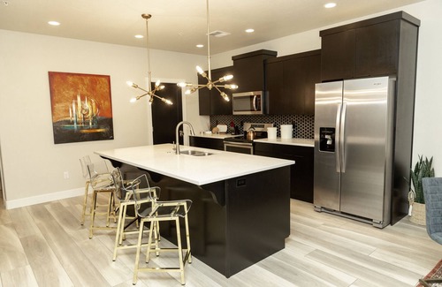 Washington Fields Condo | ✌️ Zen Palace ✌️Tranquil Zen Retreat | POOL IS OPEN!