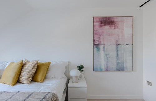 Soho Apartment | Zen Sanctuary - Soho - by Frankie Says