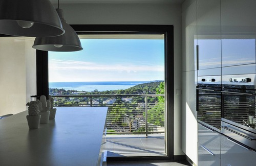 Cavalaire-sur-Mer Villa | Zen setting, facing the sea, luxury, close to St-Tropez and the beaches
