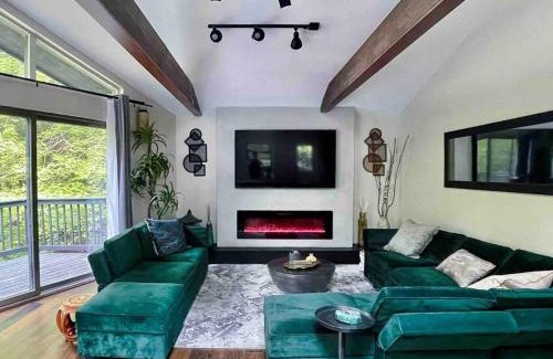 Blakeslee Ski Chalet | Zen Spa Oasis Retreat Sauna/Hotub/Firepit/Fun/Gameroom