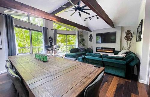 Blakeslee Ski Chalet | Zen Spa Oasis Retreat Sauna/Hotub/Firepit/Fun/Gameroom