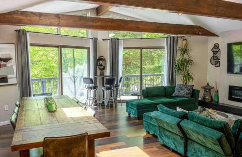 Blakeslee Ski Chalet | Zen Spa Oasis Retreat Sauna/Hotub/Firepit/Fun/Gameroom