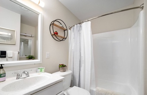 Monrovia Apartment | Zen suite w/♛King Bd in DT Monrovia, self ✅, Biz&family,10 min➡️Pasadena