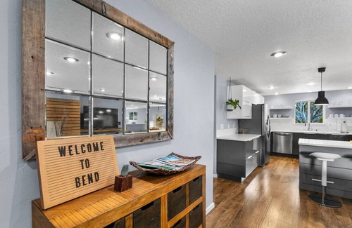 Larkspur House | Zen w/Hot Tub, Office, Yard, Dog Friendly, Park