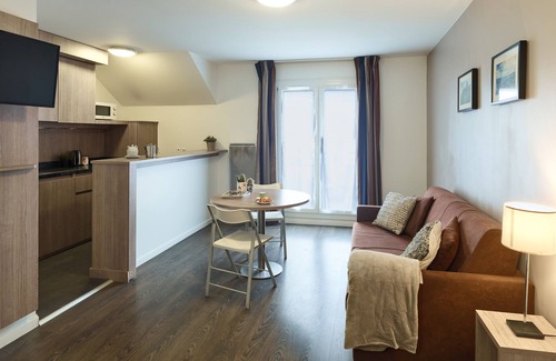 Roissy-en-France House | Zenitude Hôtel - Résidences Roissy Village