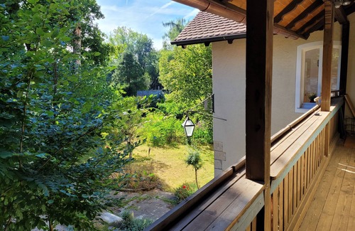 Maxhutte-Haidhof Apartment | Zentral und Ruhig Gelegene Alte Villa