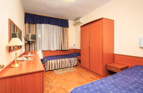 Svyatoshyns'kyi District Hotel | Zhayvir