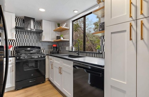 Barton Hills House | Zilker Park | Theater | Game Room | Sleeps 14!