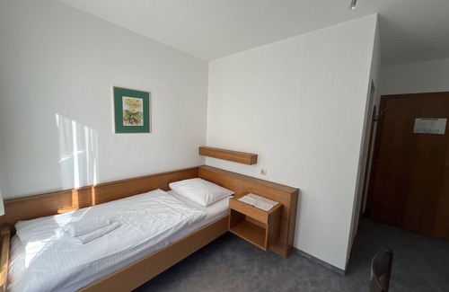Obsteig Bed & Breakfast | Zimmer 12/1bett mit Balkon - Pension Alpina
