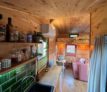 Muecke House | Zirbenholz Tiny House "Waldhauszeit" am See