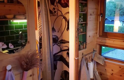 Muecke House | Zirbenholz Tiny House "Waldhauszeit" am See