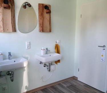 Mittelherwigsdorf Apartment | Zittau - Ferienwohnung Frieda mit Camping Familien, und Biker Hütten am Zittauer Gebirge