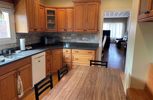 Brookfield House | Zoo Holiday Retreat beautiful home with parking, near train into Chicago.