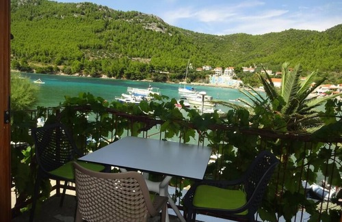 Zuljana Apartment | Zuljana: apartment in house with garden, in front of the sea