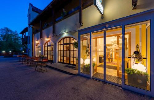 Kuemmersbruck Hotel | Zur Post Kümmersbruck Hotel & Tiny Houses