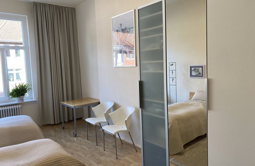 Suedstadt Apartment | Zweibettzimmer Business mit Eigenem Bad, Max. 2 Personen