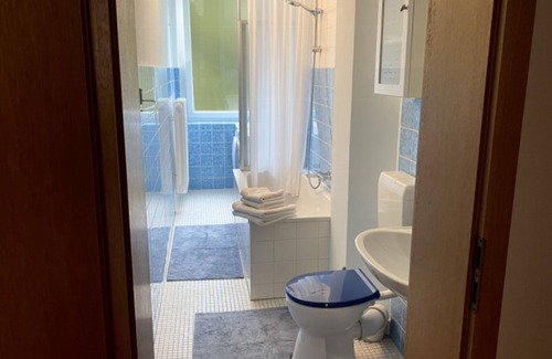Suedstadt Apartment | Zweibettzimmer Business mit Eigenem Bad, Max. 2 Personen