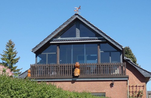 Wesenberg Apartment | Zweibettzimmer - Ferienwohnung mit Balkon + Zweibettzimmer