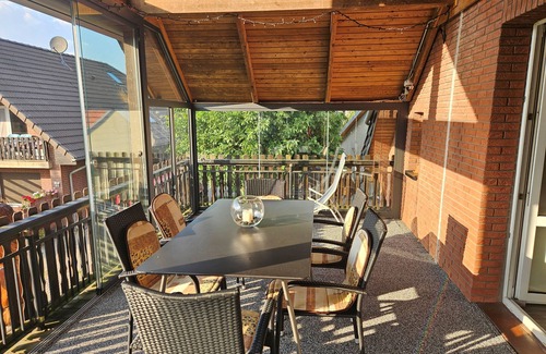 Wesenberg Apartment | Zweibettzimmer - Ferienwohnung mit Balkon + Zweibettzimmer