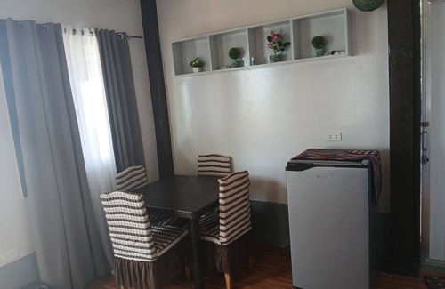 San Isidro House | Zyrine Homestay - Seawall Side