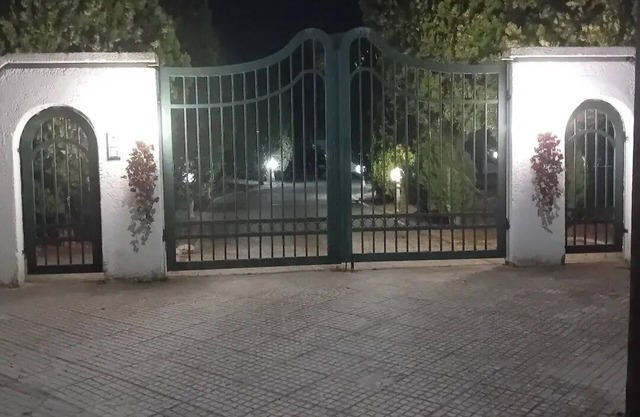 Πολυτελής βίλα στην περιοχή αεροδρομίου Θεσσαλονίκης με εσωτερική πισίνα
