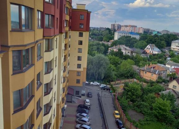 Однокімнатна квартира в центрі, на вулиці Набережна,10 з парковкою
