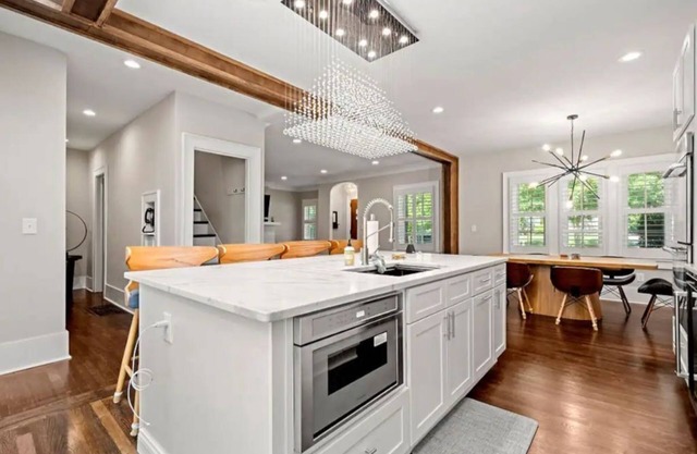 ᴥᴥ Luxurious 4-Bedroom Free Parking! Pet Friendlyᴥn