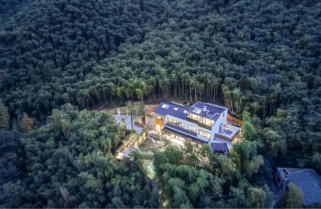 鸣林artistic guesthouse in Mopan Mountain Scenic Area, China鸣林艺术民宿高級别墅带泳池花园棋player room,中国莫干山风景区