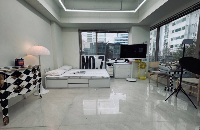 사Atelier Seongsu Riverside Loft Cherry Blossom Road Han River airport bus