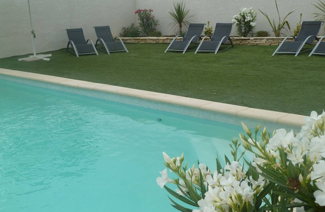 004 Large t1 of 42m2 with garden residence swimming pool