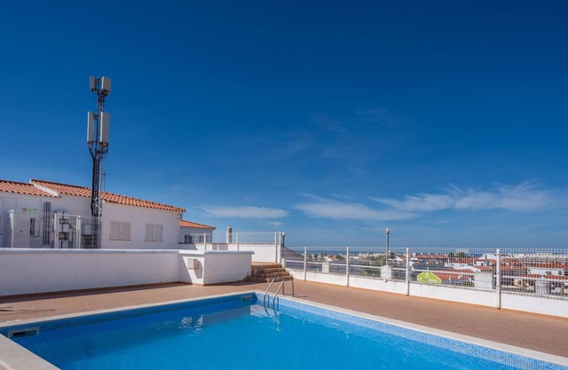 #040 Solar Flat by Home Holidays