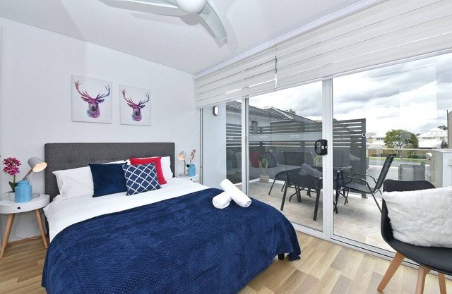 08 Cozy Apartment close to Airport and City