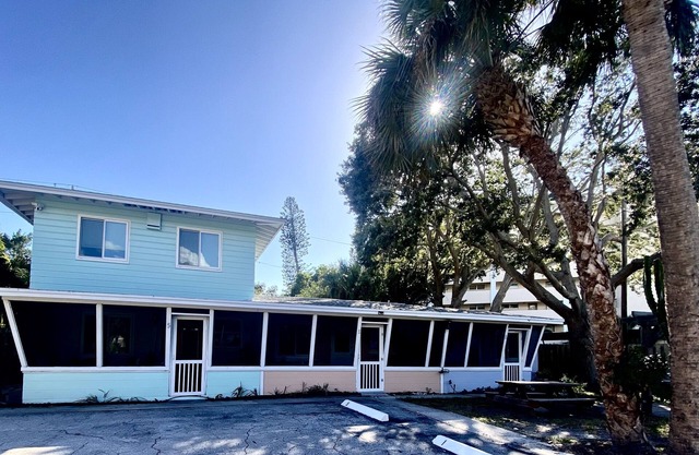 1/1 #1 Old Florida style Bungalow