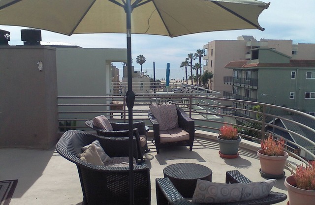 #1 1877sf 2BD 2 BA & PRIVATE ENCLOSED ATTACHED 2 CAR GARAGE