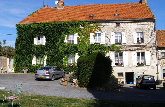 1/2 hour from Disney Guest house in the countryside on the champagne route