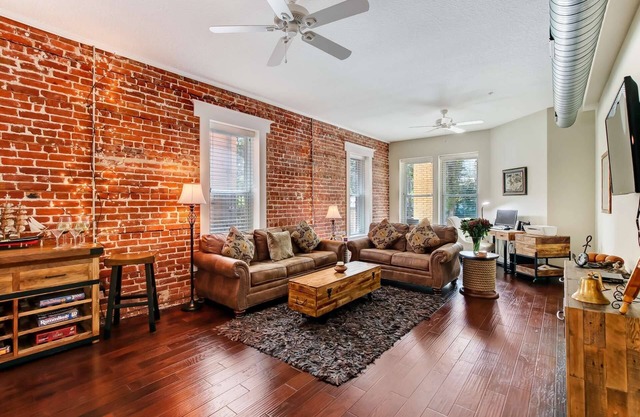 1.5 Miles to EverBank Stadium |BBQ, Firepit |
